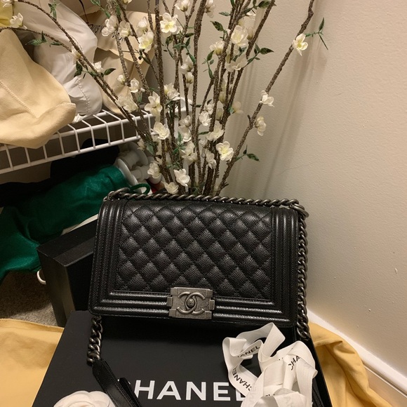 Authentic Chanel medium boy bag. - Picture 2 of 7